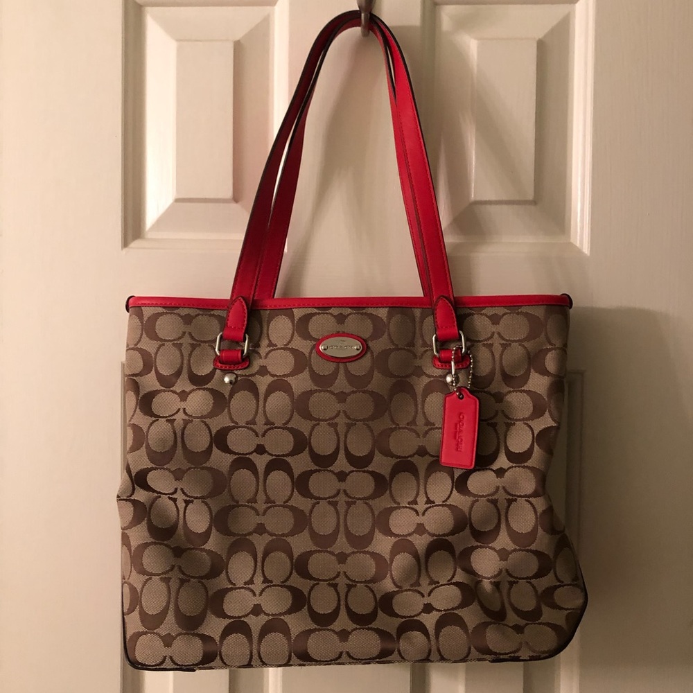 Coach Handbag. Great condition. Make an offer🎉